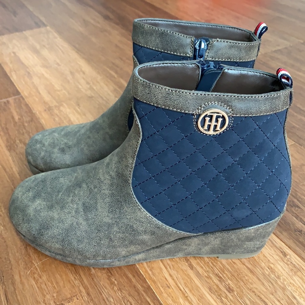 Tommy Hilfiger girls boots size 4